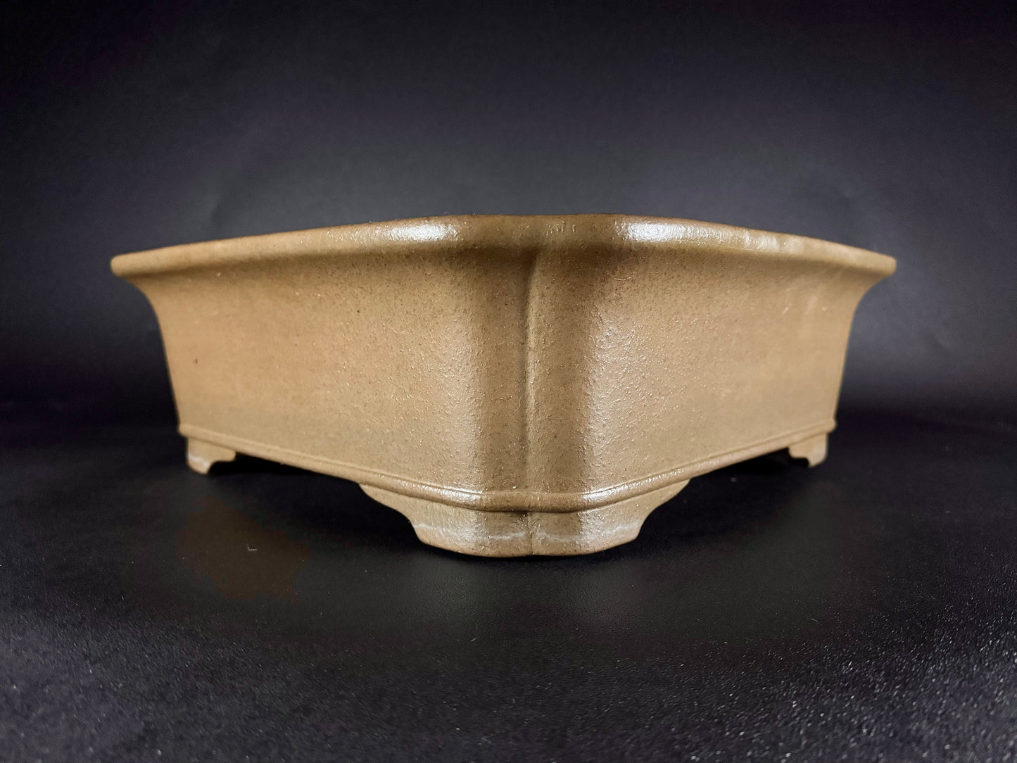 KEIZAN HISADA 久山 桂山 - Hand signed 爪描き- 常滑 - 43.3cm Square (正方鉢) Unglazed 無釉