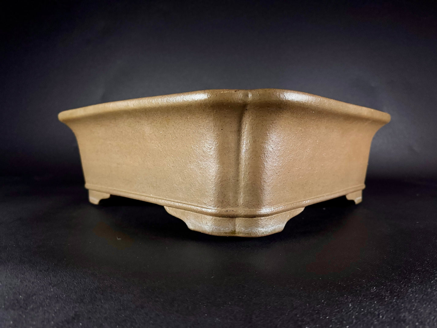 KEIZAN HISADA 久山 桂山 - Hand signed 爪描き- 常滑 - 43.3cm Square (正方鉢) Unglazed 無釉