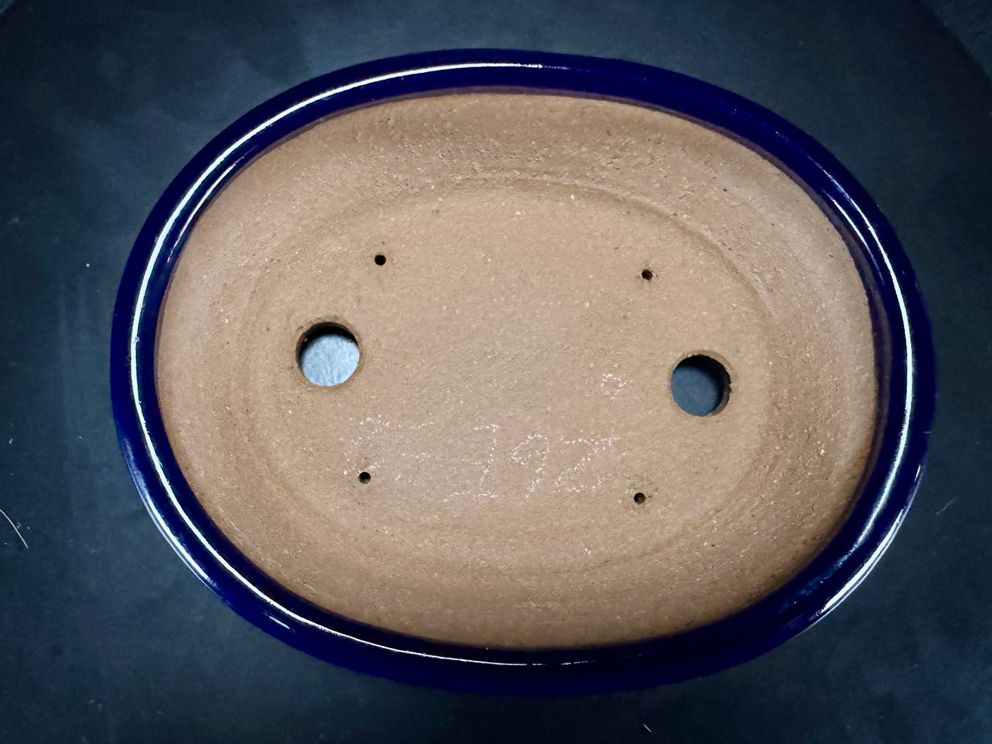 YAMAFUSA 4th Gen (YAMAFUSA KOIE 山房鯉江 / SAMBO 三方) – 常滑 – 19cm Oval Deep Blue Glazed 楕円鉢