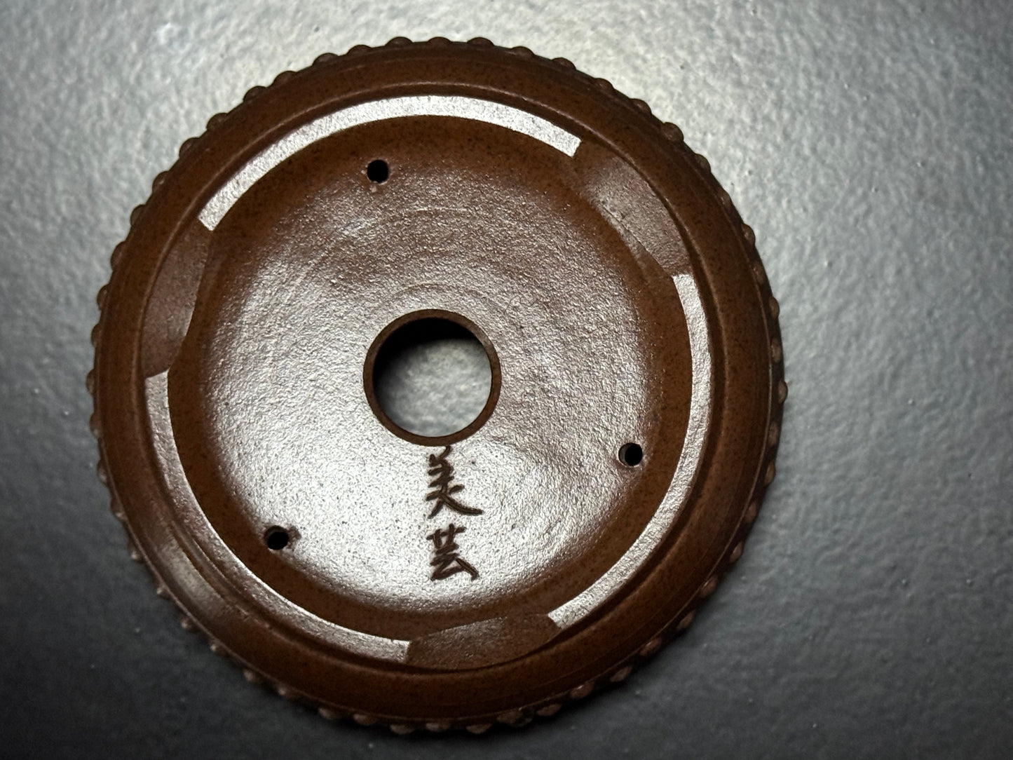 BIGEI 美芸 (Hirata Atsumi 平田あつみ) – 常滑 – 9.8x3.8cm Round – Unglazed  丸鉢・無釉