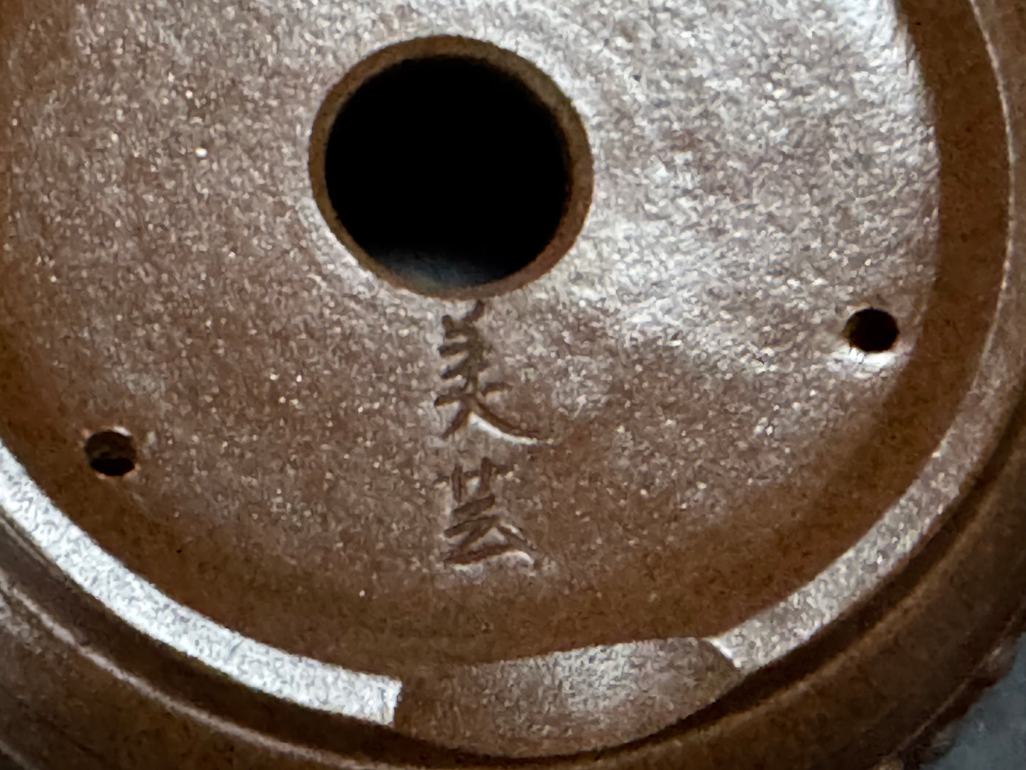 BIGEI 美芸 (Hirata Atsumi 平田あつみ) – 常滑 – 9.8x3.8cm Round – Unglazed  丸鉢・無釉