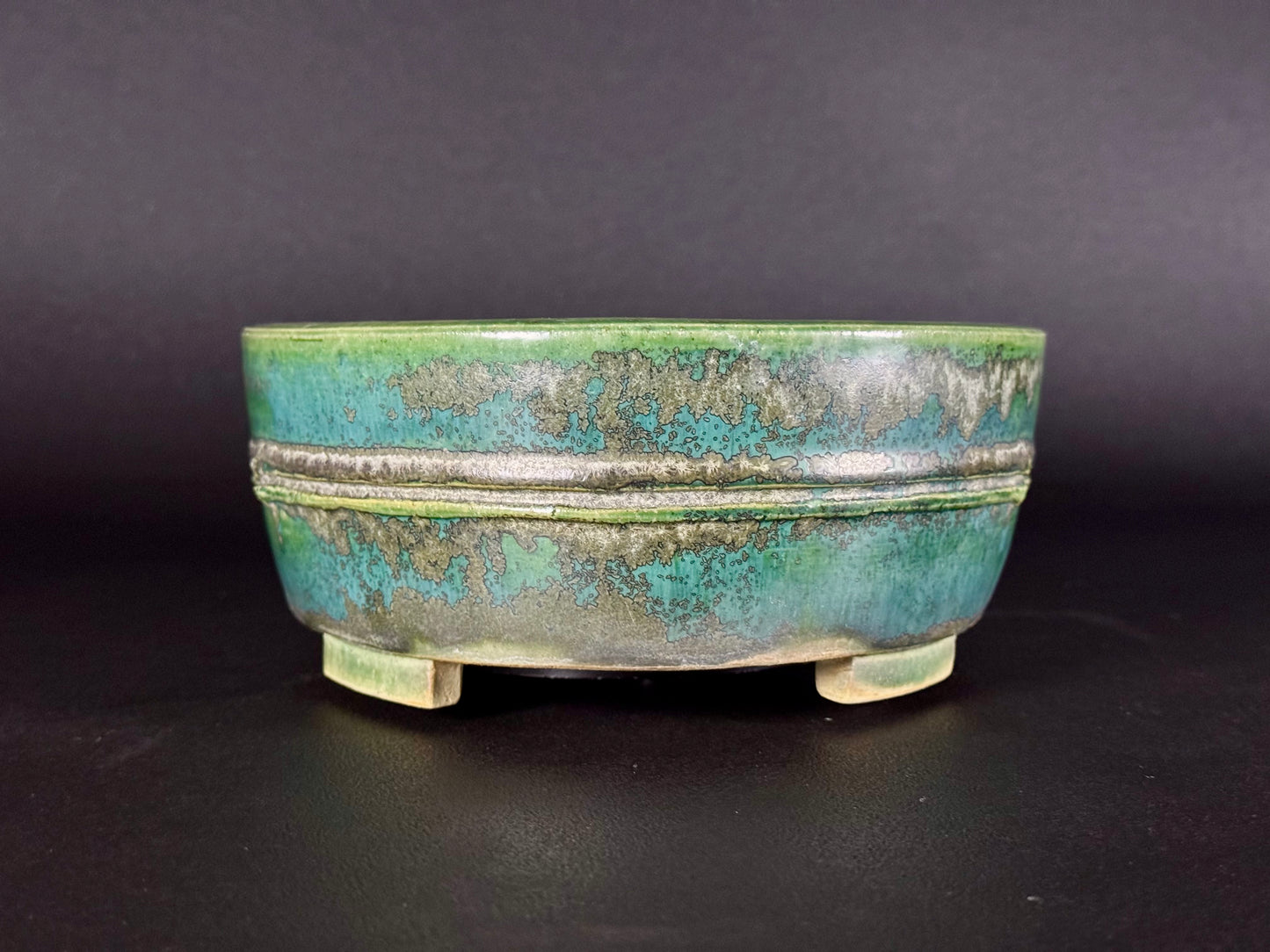 AIBA KOYO – Mr. AIBA Kouichirou（相場 恒一郎）– 常滑 – 24.4cm Oval 楕円鉢 Oval – 青緑釉 Green–Blue Glaze（双帯・竹意匠 Dual Mid-Band Bamboo Motif）
