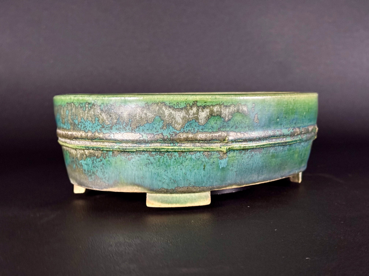 AIBA KOYO – Mr. AIBA Kouichirou（相場 恒一郎）– 常滑 – 24.4cm Oval 楕円鉢 Oval – 青緑釉 Green–Blue Glaze（双帯・竹意匠 Dual Mid-Band Bamboo Motif）