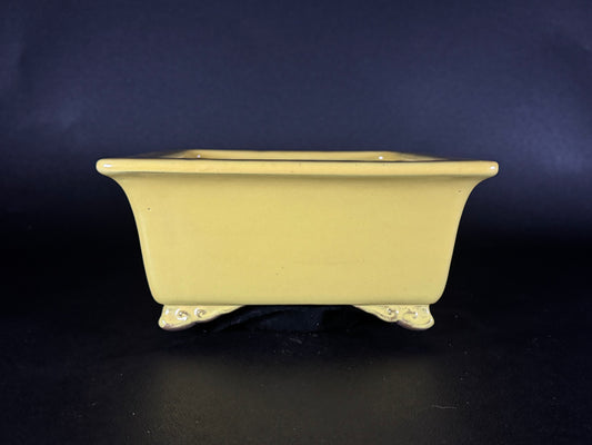 YAMAAKI 山秋 – 3rd Generation (Kataoka Toshio) 山秋三代 片岡俊雄 – 常滑 – 24.2cm Square Yellow Glazed 黄釉角鉢（雲足)