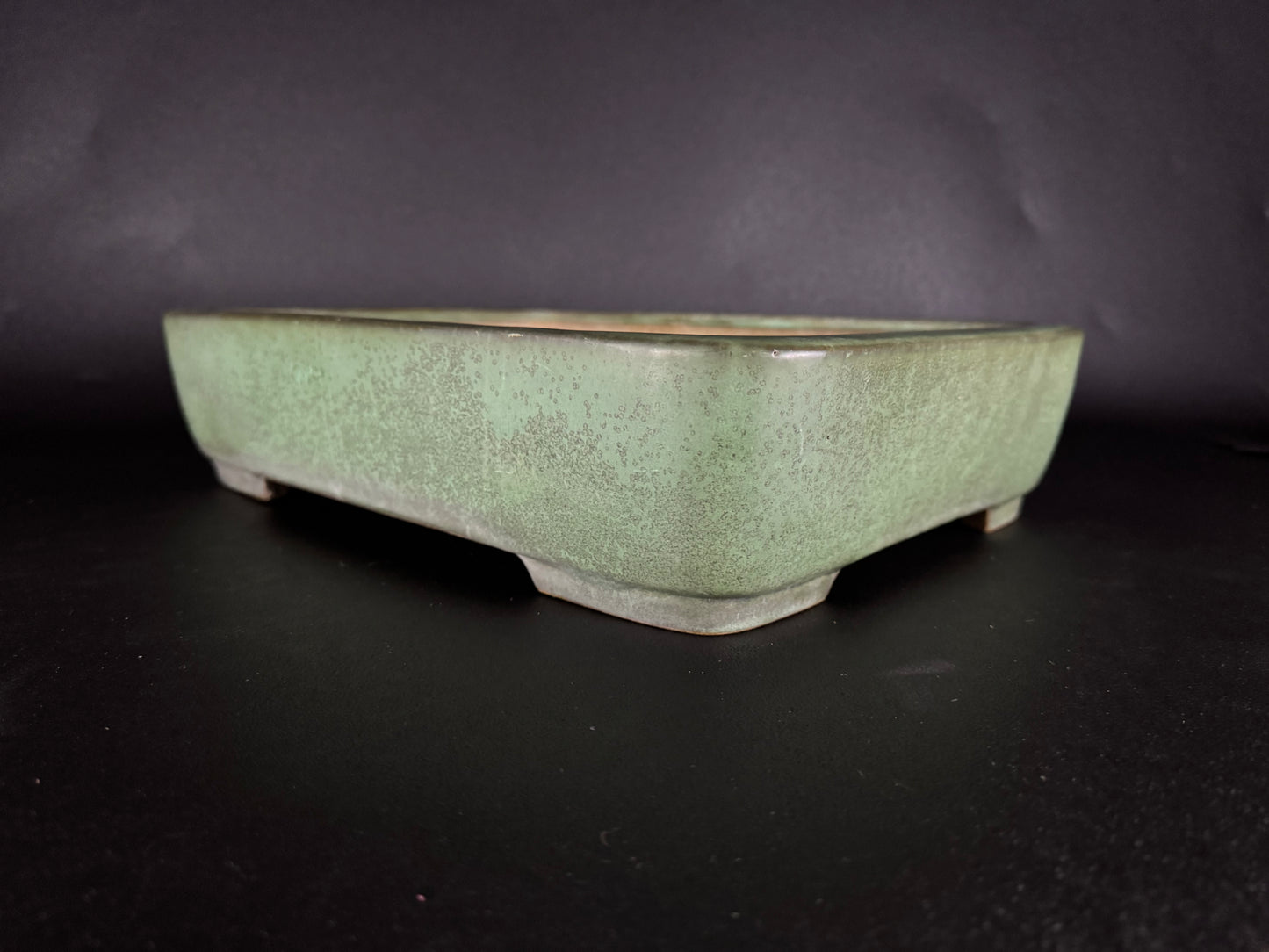 Yamafusa’s Wife (Hōshū Otorifune 宝舟) – 常滑 – 40.9cm Rectangular Green-Glazed Bonsai Pot