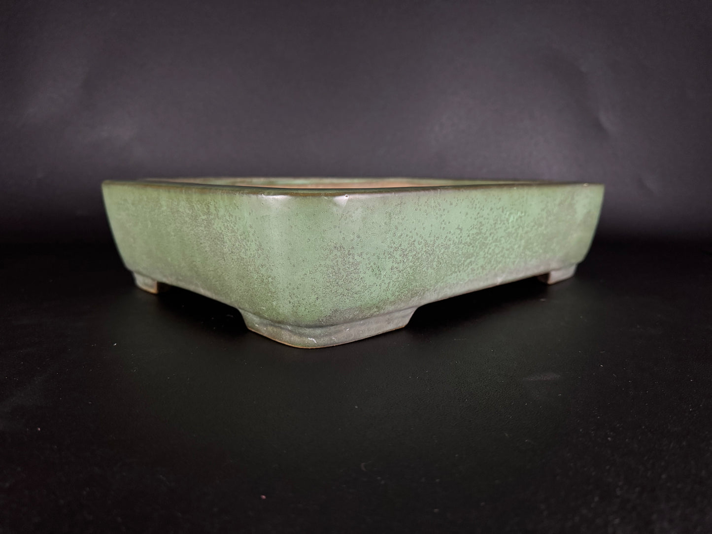 Yamafusa’s Wife (Hōshū Otorifune 宝舟) – 常滑 – 40.9cm Rectangular Green-Glazed Bonsai Pot