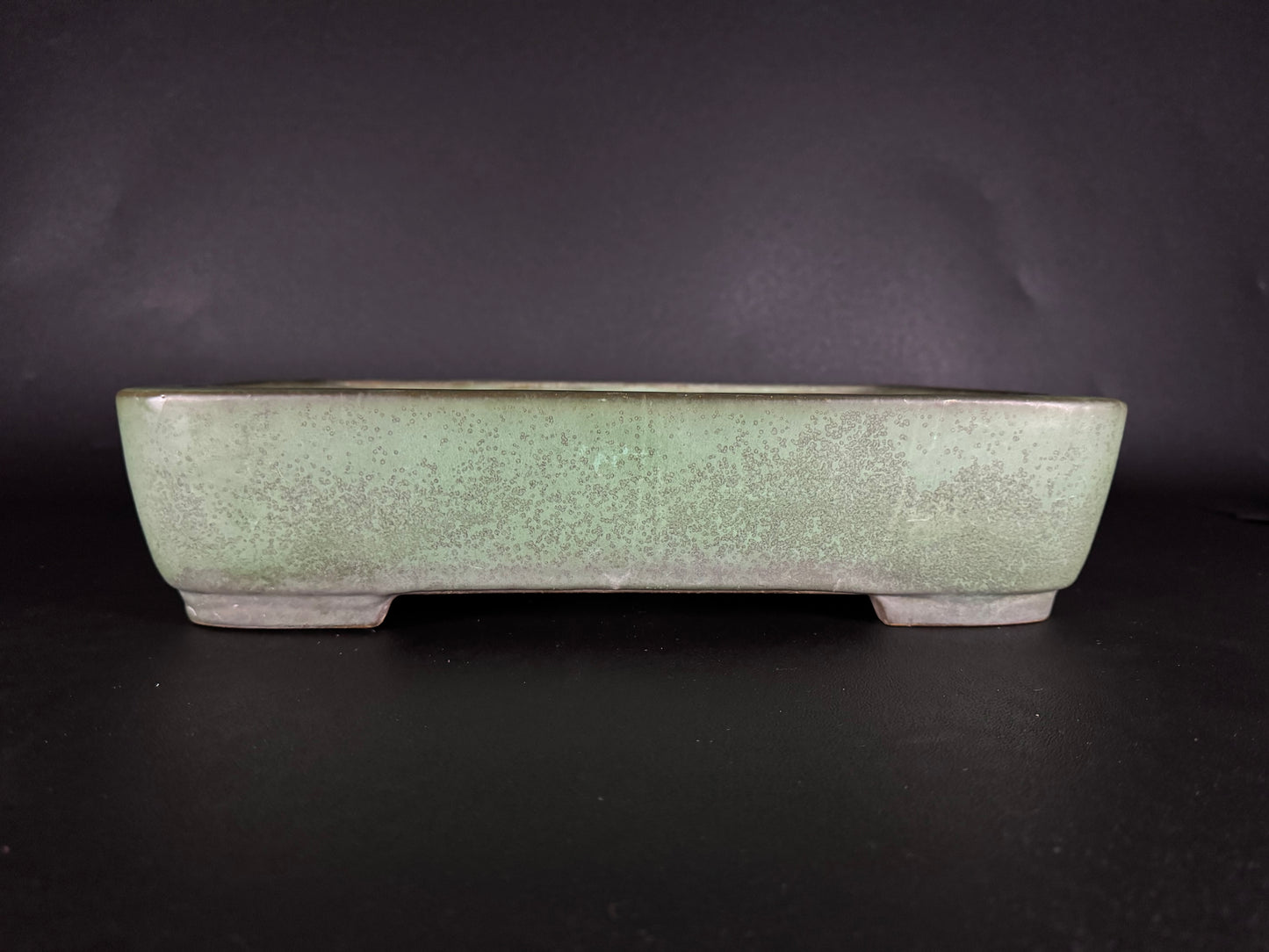 Yamafusa’s Wife (Hōshū Otorifune 宝舟) – 常滑 – 40.9cm Rectangular Green-Glazed Bonsai Pot