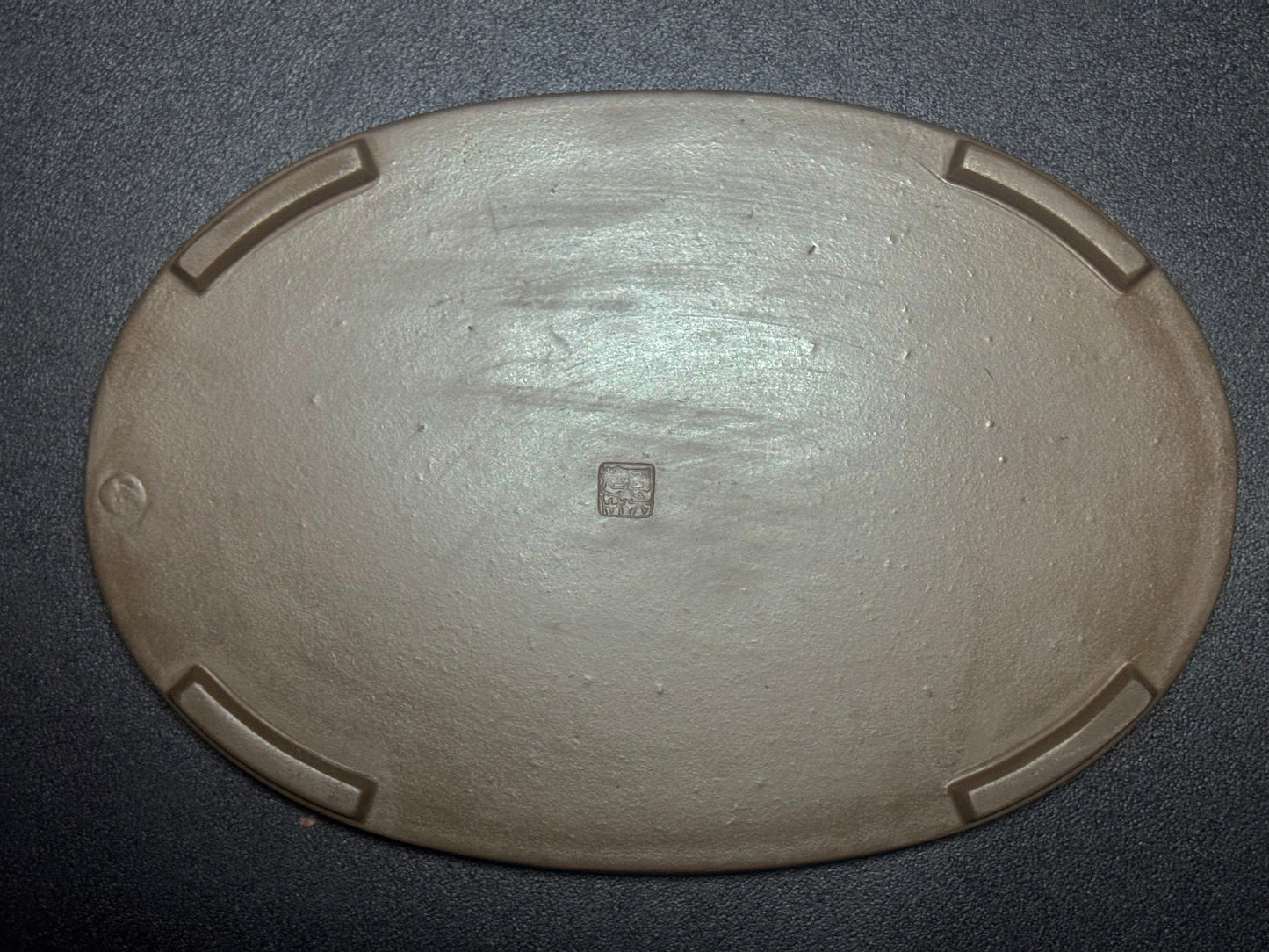 SUISHOUEN HEKISUI  翠松園 (Mizukami Shinji 水上真司) – 常滑 - 34.0 cm Oval Unglazed Suiban 無釉水盤