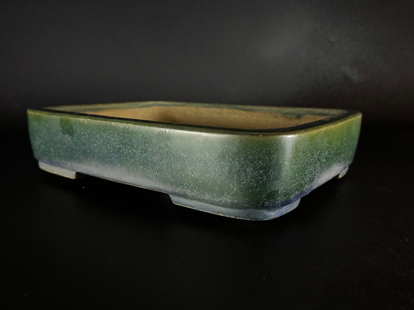 IKKO一洸 (Watanabe Kazuhiro 渡邉一弘) – 常滑 - 31.3cm rectangle Green Crystal Oribe Glaze.