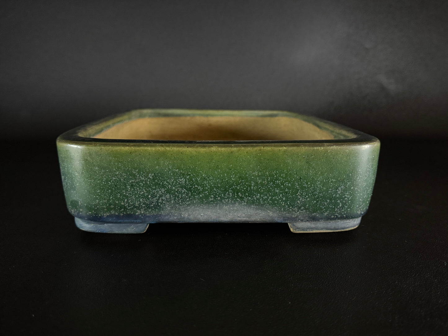 IKKO一洸 (Watanabe Kazuhiro 渡邉一弘) – 常滑 - 31.3cm rectangle Green Crystal Oribe Glaze.