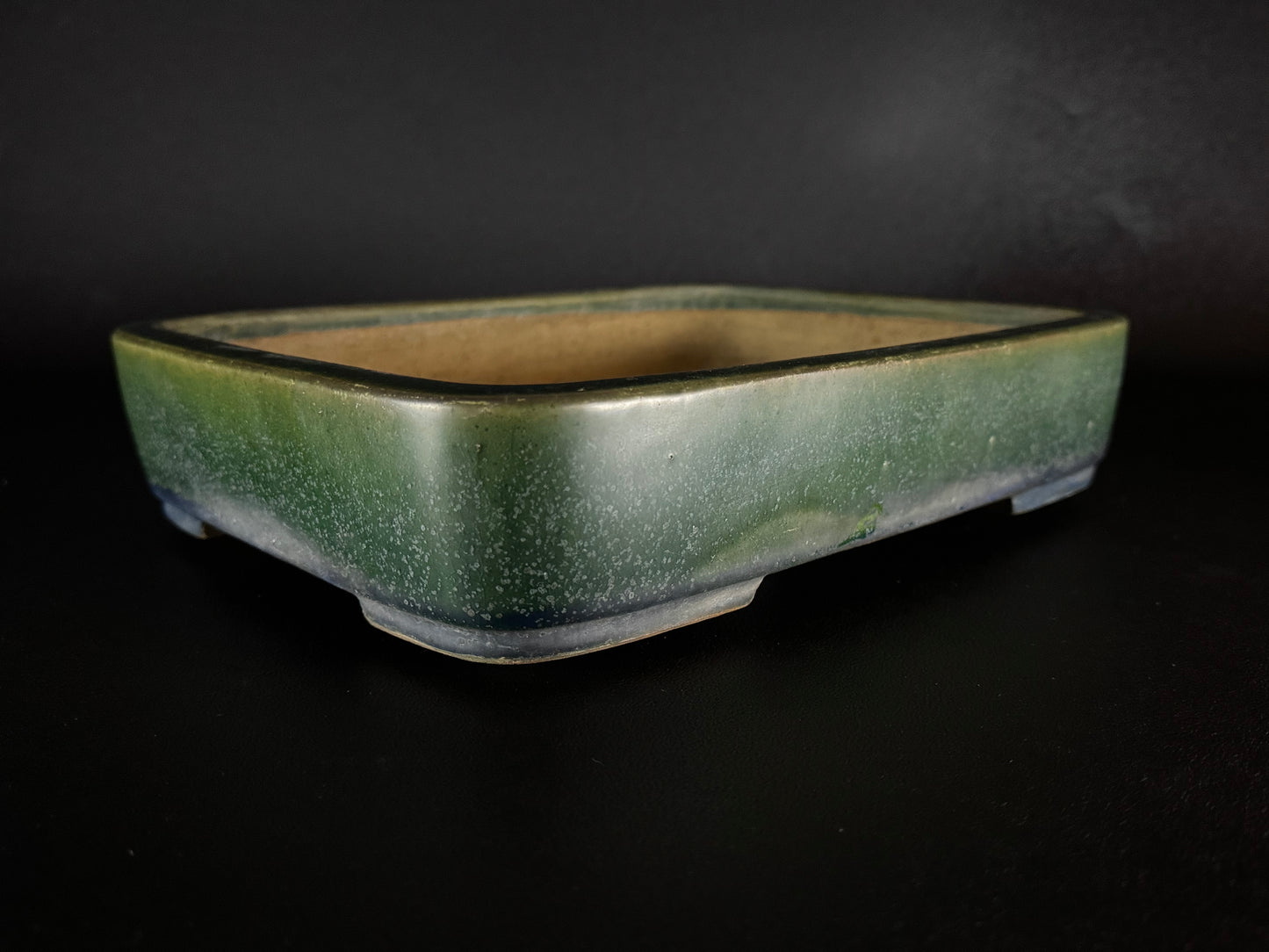 IKKO一洸 (Watanabe Kazuhiro 渡邉一弘) – 常滑 - 31.3cm rectangle Green Crystal Oribe Glaze.