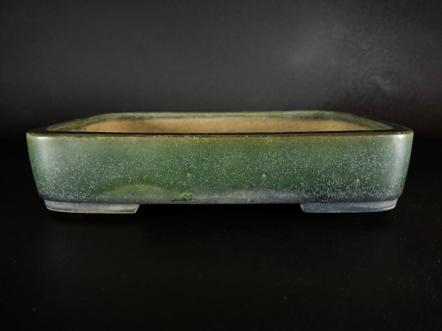 IKKO一洸 (Watanabe Kazuhiro 渡邉一弘) – 常滑 - 31.3cm rectangle Green Crystal Oribe Glaze.