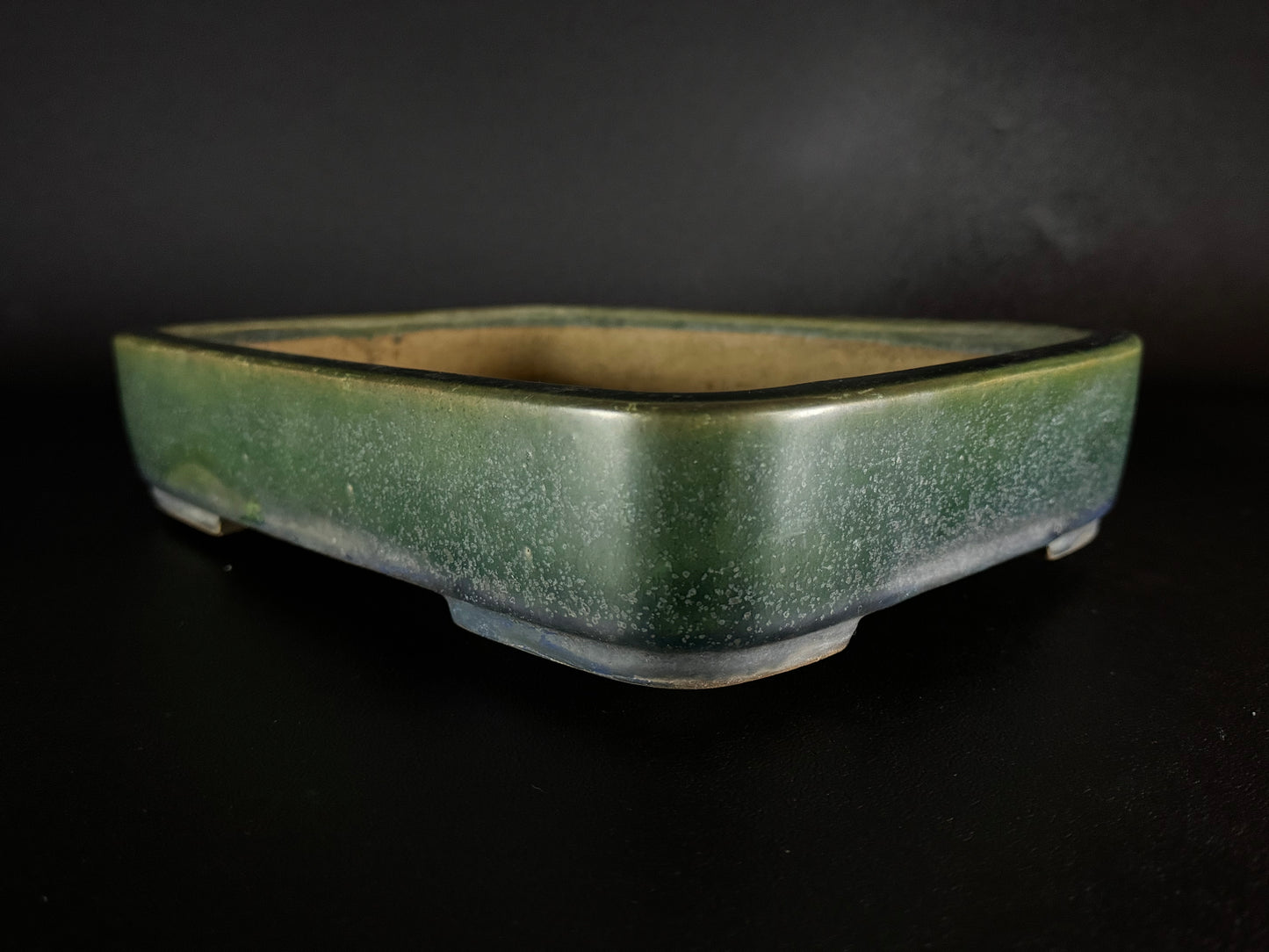 IKKO一洸 (Watanabe Kazuhiro 渡邉一弘) – 常滑 - 31.3cm rectangle Green Crystal Oribe Glaze.