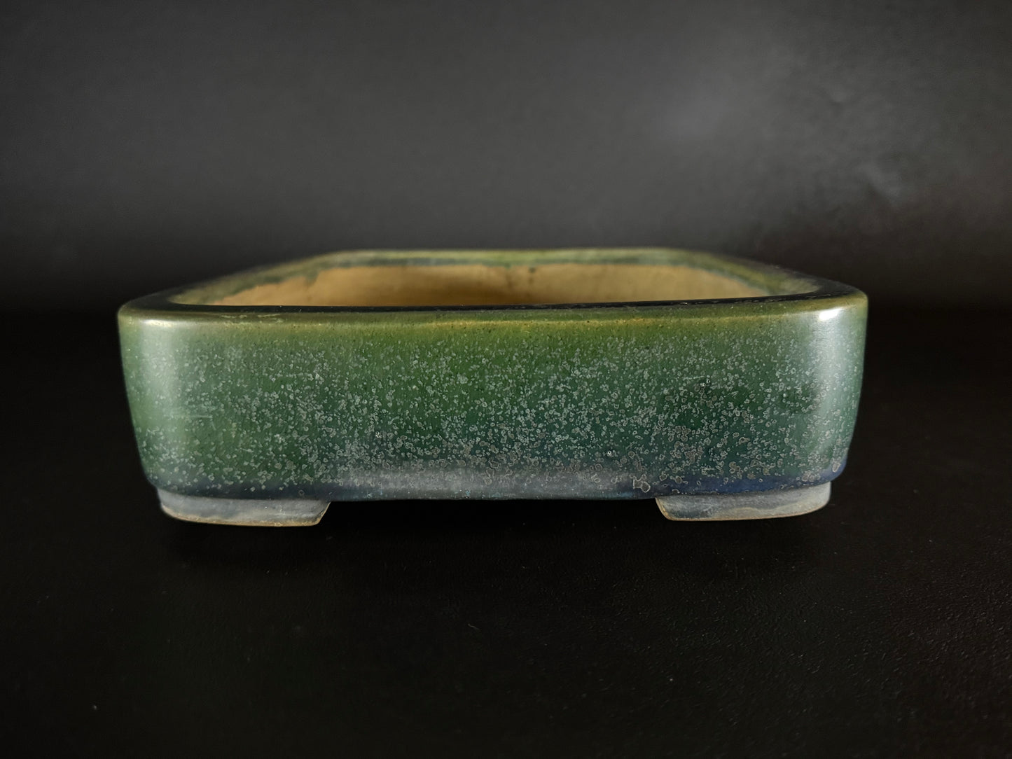 IKKO一洸 (Watanabe Kazuhiro 渡邉一弘) – 常滑 - 31.3cm rectangle Green Crystal Oribe Glaze.