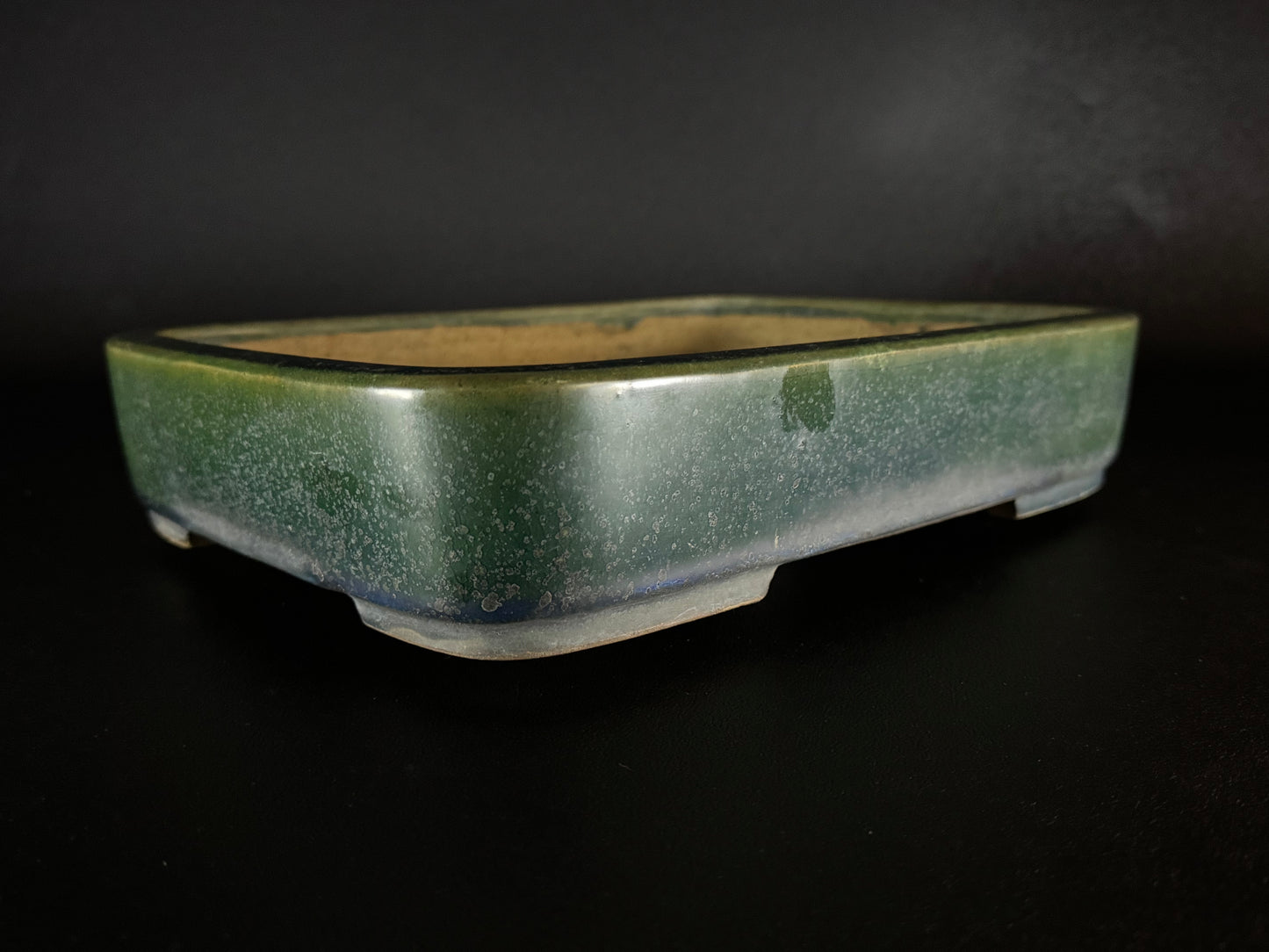 IKKO一洸 (Watanabe Kazuhiro 渡邉一弘) – 常滑 - 31.3cm rectangle Green Crystal Oribe Glaze.