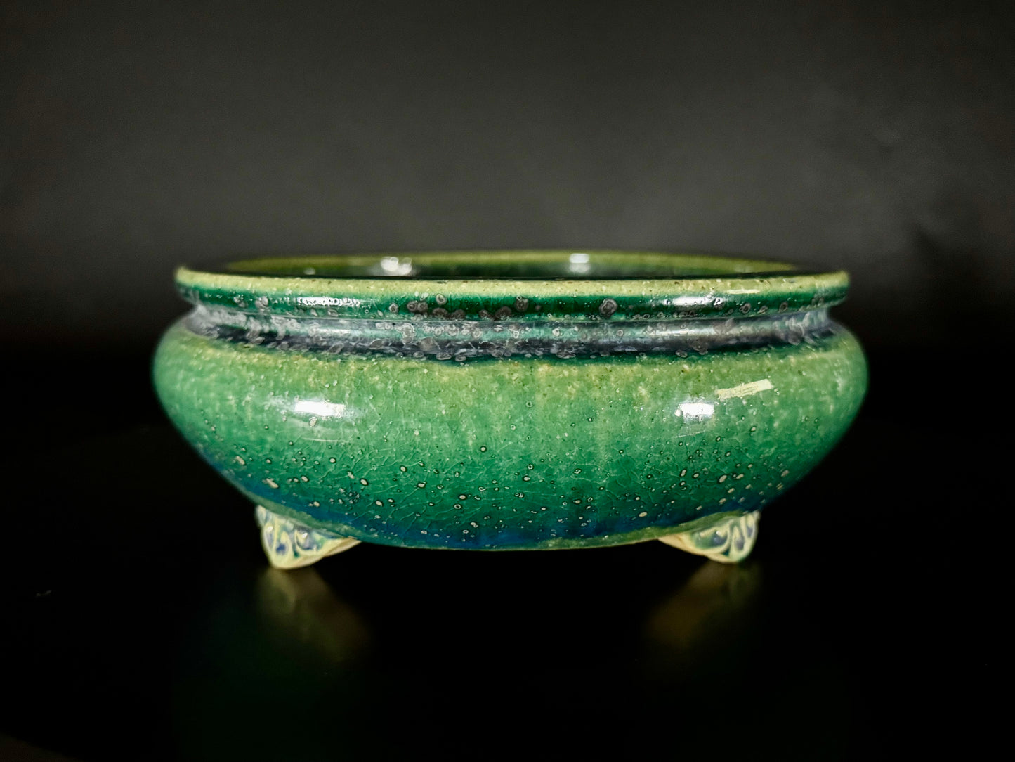 AIBA KOYO – Mr. AIBA Kouichirou（相場 恒一郎）– 常滑 – 24.5 cm Oval Bag-Style Bonsai Pot（楕円袋式鉢・鉄斑翡翠緑釉