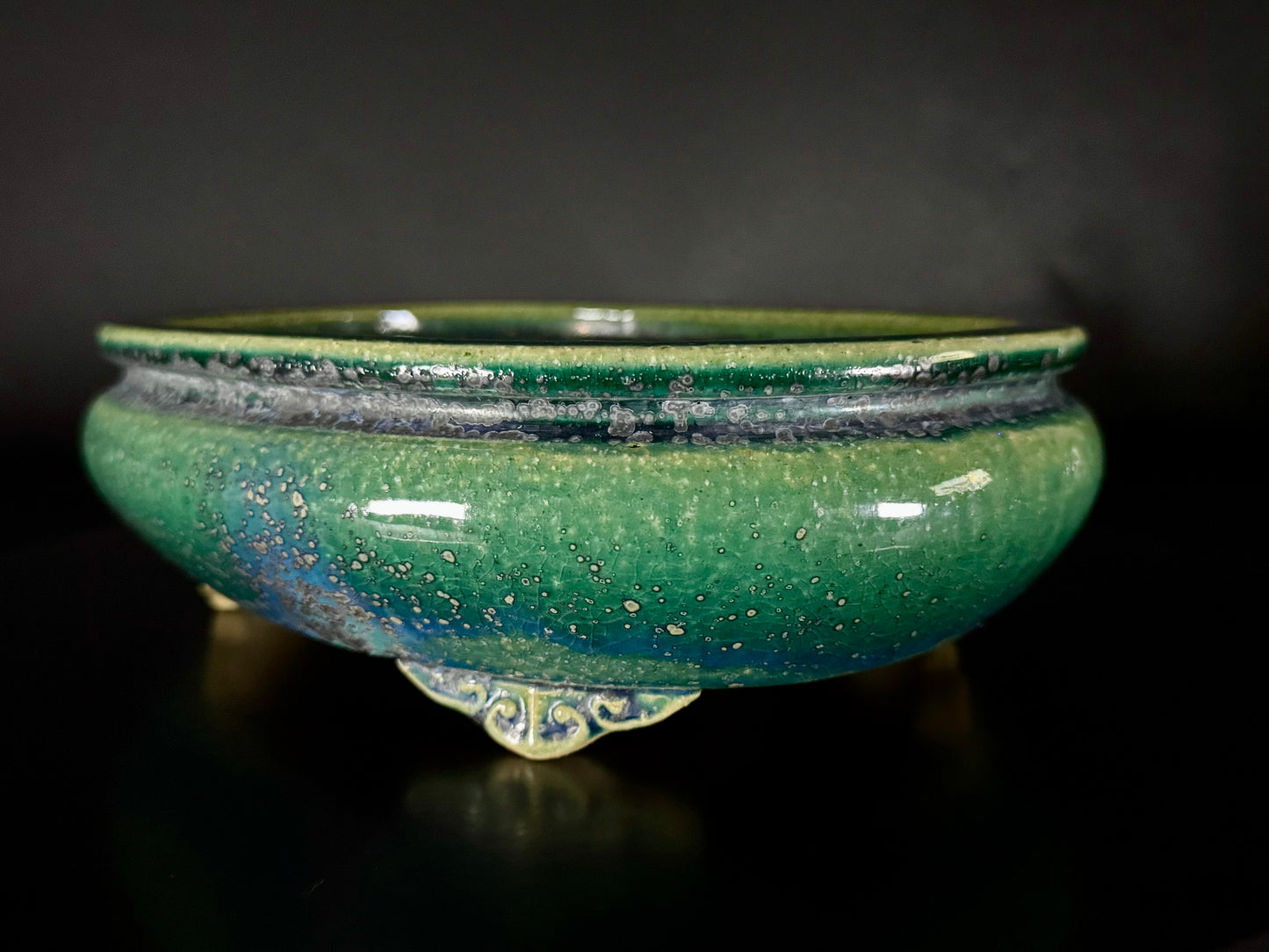 AIBA KOYO – Mr. AIBA Kouichirou（相場 恒一郎）– 常滑 – 24.5 cm Oval Bag-Style Bonsai Pot（楕円袋式鉢・鉄斑翡翠緑釉