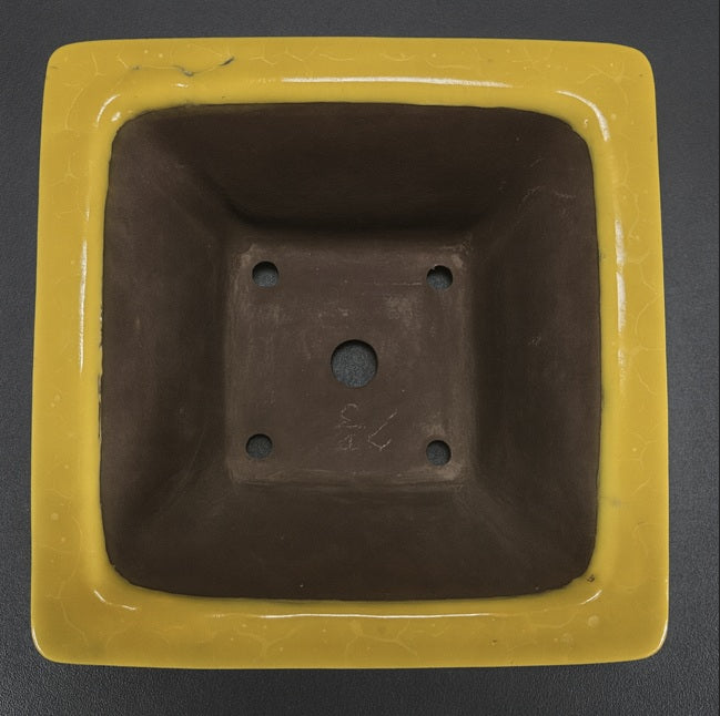 YAMAAKI 山秋 – 3rd Generation (Kataoka Toshio) 山秋三代 片岡俊雄 – 常滑 – 22.4cm Yellow Glazed Square Pot 黄釉角鉢